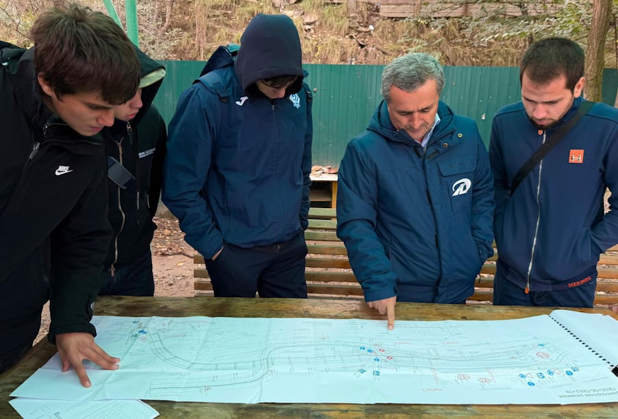 В Республике Дагестан будущие дорожники посетили участок строительства подъезда к Махачкалинскому морскому торговому порту